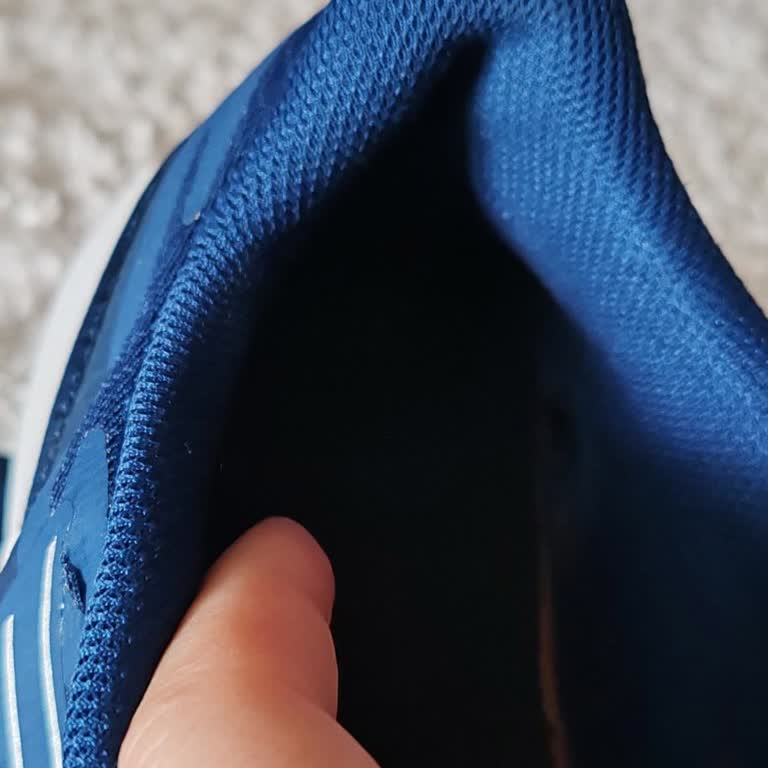 Mizuno Koşu Ayakkabısında Erken Yırtık Üretim Hatası Olarak Red Edildi