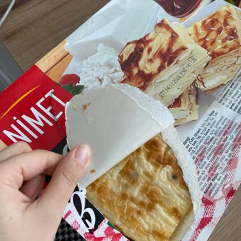 Nimet Gıda Böreğin Küflenmiş Olduğunu Gördüm