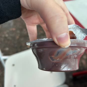 Kapalı Eker Çikolatalı Puding İçinde Beyaz Kıl Bulundu