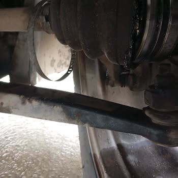 Sağ Aks Kelepçesi Çıktı Greş Yağı Azaldı Ve Araç Titreşiyor
