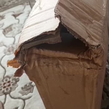 Aras Kargodaki Açık Ve Kırık Paket Teslimatı Ve Yardımsız Görevli