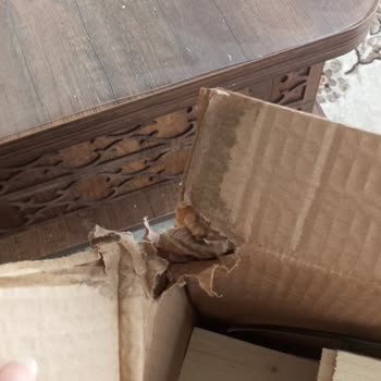 Aras Kargodaki Açık Ve Kırık Paket Teslimatı Ve Yardımsız Görevli