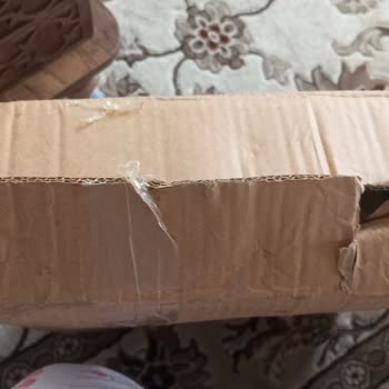 Aras Kargodaki Açık Ve Kırık Paket Teslimatı Ve Yardımsız Görevli