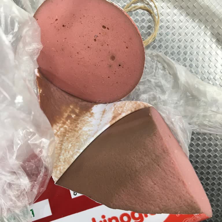 Rengi Değişen Ve Tarihi Olmayan Salam Şikayeti