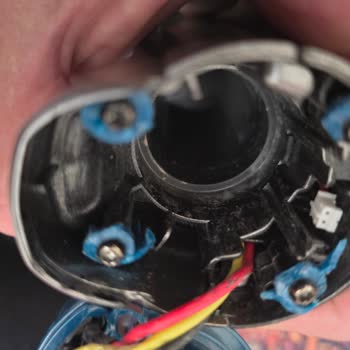 Philips 8000 Serisi Dikey Süpürge Çekim Gücünü Kaybetti Ve Eklem Parçaları Kırıldı