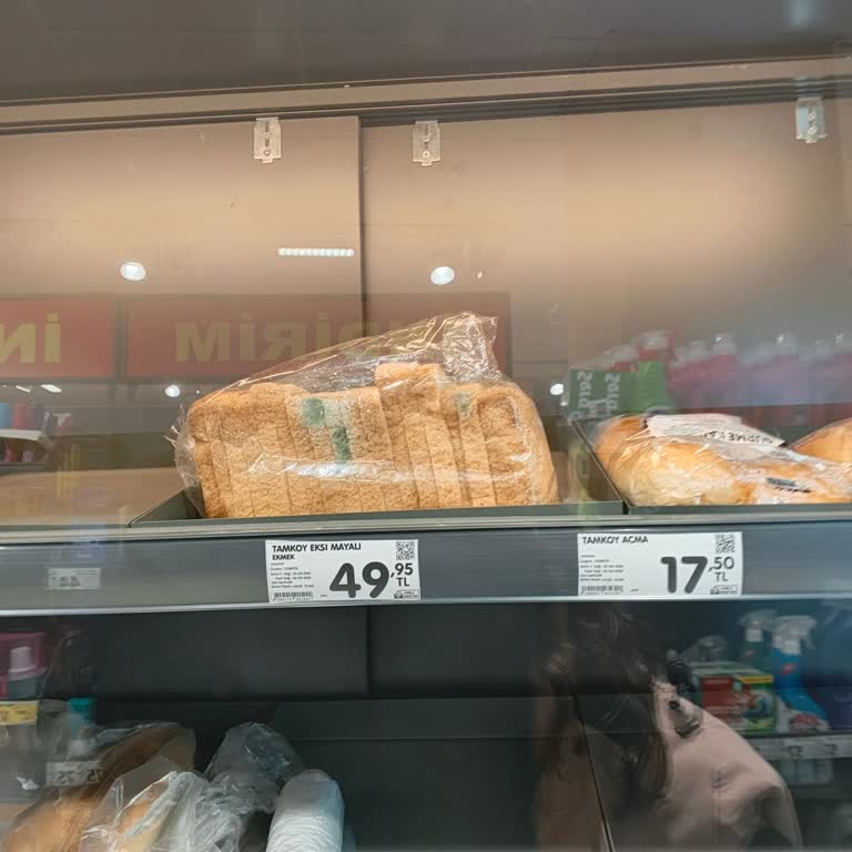 Şok Markette Satılan Küflü Ekmek Sağlık Riskine Yol Açıyor