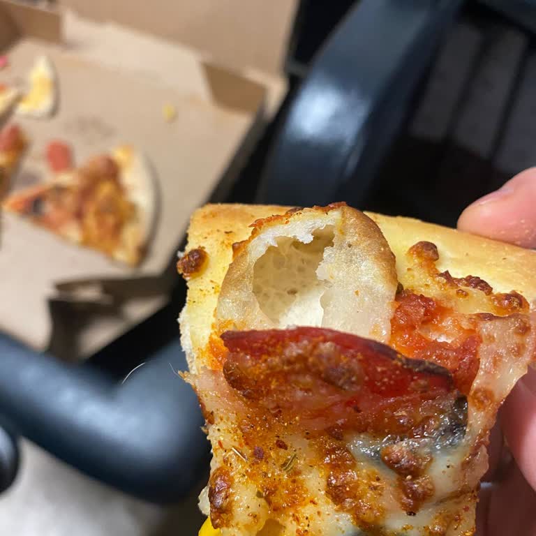 Domino’s Pizza’da Saç İçeren Sipariş Ve Hakaret Dolu Personel Tavrı