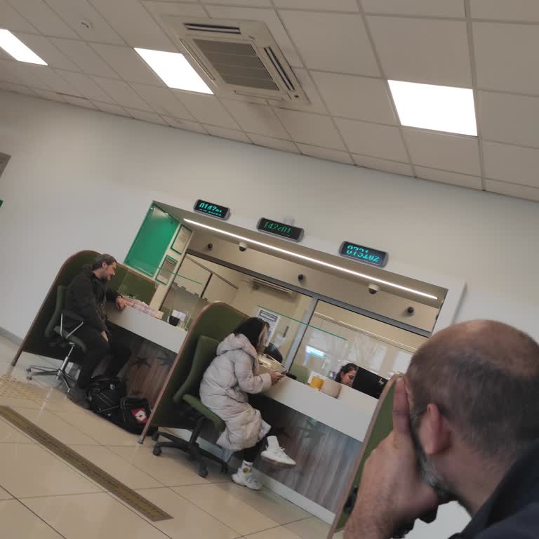 Bornova 4. Sanayi Şubesinde Uzun Bekleme Süreleri Ve Çözüm Eksikliği