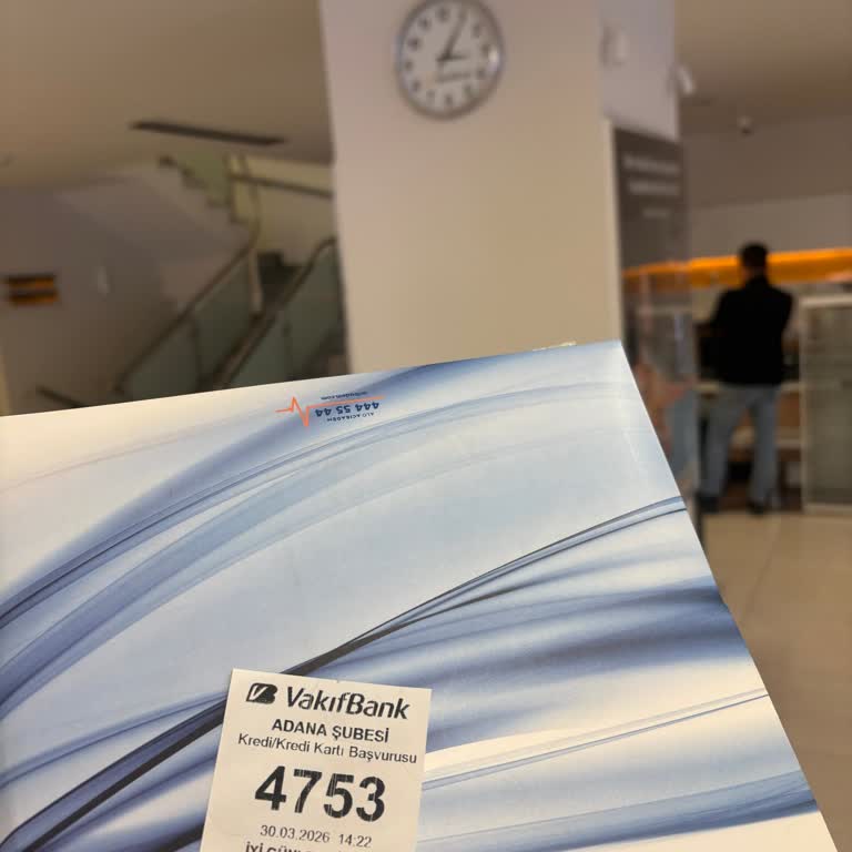 Adana VakıfBank Şubesinde 45 Dakikalık İlgisizlik Ve Güvenlik Görevlisiyle Tartışma