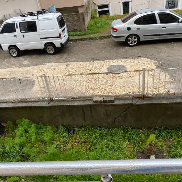 Kazılan Yolun Düzeltilememesi Araçlar İçin Tehlike Oluşturuyor