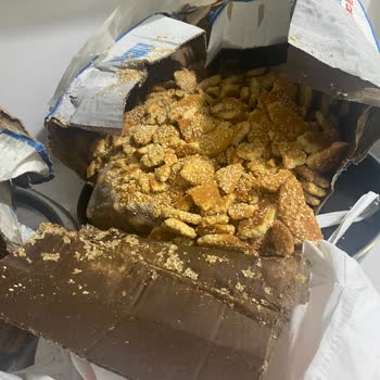 Gaziantep 106 Numaralı Kapıdaki Personelin Zorlayıcı Tutumu Ve Kurabiye Kutularımın Hasarı