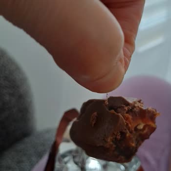 Mascho Sütlü Kokolin Kaplı Bademli Hurma’da Saç Benzeri Yabancı Madde Bulundu