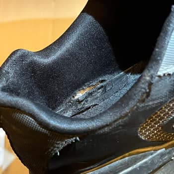 Yüksek Fiyatlı Skechers Ayakkabının İç Yırtılması Ve Garanti Reddi