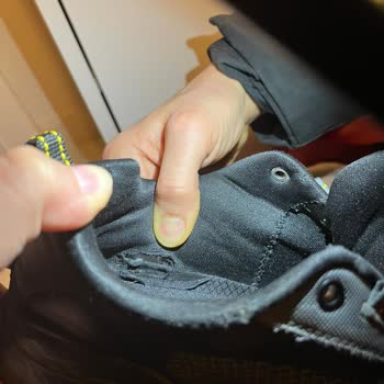 Yüksek Fiyatlı Skechers Ayakkabının İç Yırtılması Ve Garanti Reddi