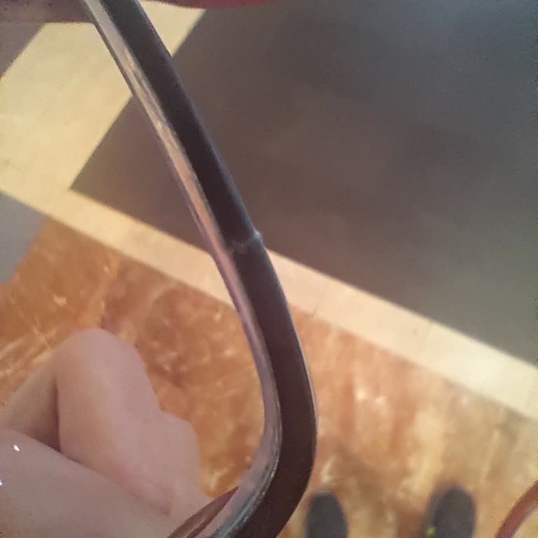 Sağlam Teslim Edilen Çerçeve Cam Takarken Kırıldı