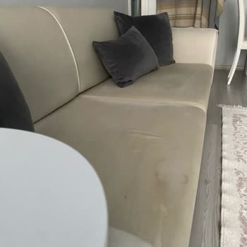 Krem Rengindeki Koltuk Takımında Kumaş Deformasyonu Ve Renk Değişikliği, Çözüm Yok