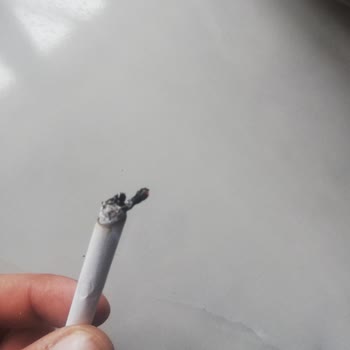 Sigara Paketi İçinde Odun Parçası Çıktı, Sağlık Endişesi Ve Güven Kırılması