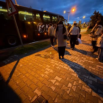 Kale Seyahat’in Arızalı Otobüsü Soğukta Sürücünün Kaba Tavrı Yolcuların Güvenliğini Tehlikeye Attı