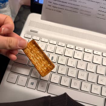 Ülker Çizi Krakerde Yanık Tat Ve Mide Rahatsızlığı