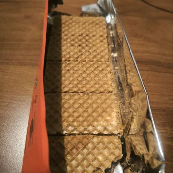 Eti Dolu Çikolatalı Gofretten Bozuk Parça Ve Hijyen Endişesi