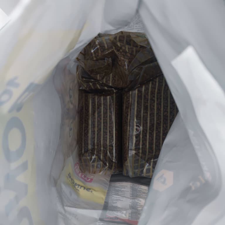 Pet Sende'den Gelen Orijinal Olmayan Kedi Maması İçin İade Talebi