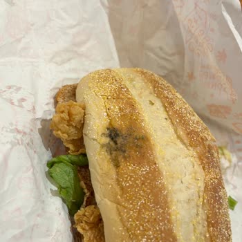 Popeyes West Park Şubesinde Küflü Ekmek Ve Hijyen Sorunu