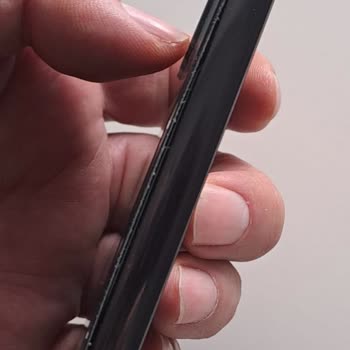 Şişen Batarya Ve Patlama Riski Nedeniyle Samsung S22 Ücretsiz Değişim İsteği