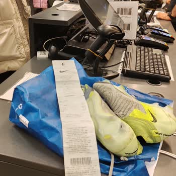 Nike Kramponu 20 Gün İçinde Çivi Kırıldı, Mağaza Değişim Reddi