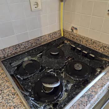 Duvar Tipi Davlumbaz Aniden Düşerek Can Güvenliğini Tehdit Etti