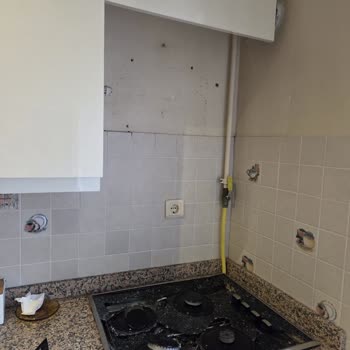 Duvar Tipi Davlumbaz Aniden Düşerek Can Güvenliğini Tehdit Etti