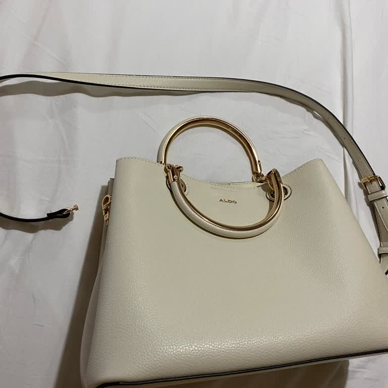 Aldo Çantasının Sapı Bir Ay İçinde Ayrılıyor