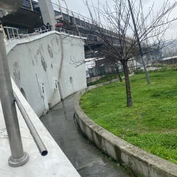 Metro İstanbul M2 Yürüyen Merdiven Yaklaşık 4 Gündür Arızalı Durumdadır