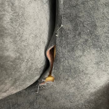 Üç Yılda Koltuk Takımının Dikişleri Açıldı Ve Süngerleri Çöktü