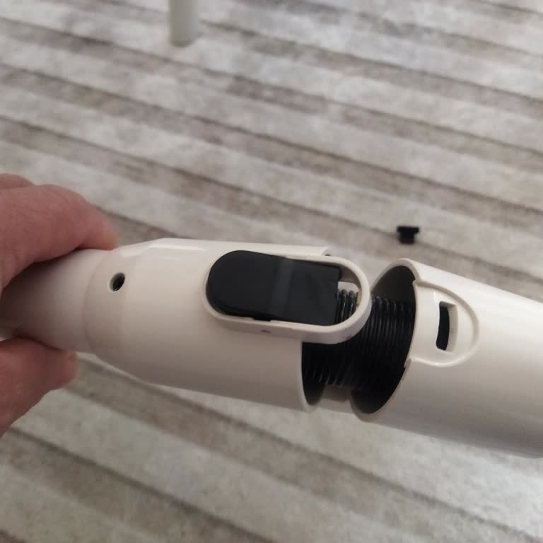 Sinbo SVC-8620 Şarjlı Dikey Süpürgede Boru Düğmesi Kırıldı Ve Garanti Talebi