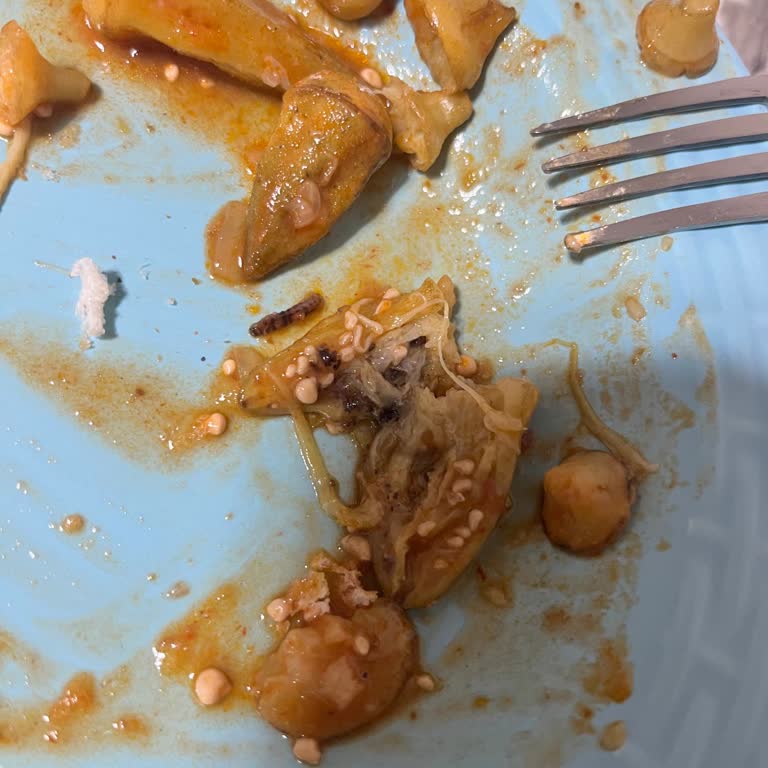 A101'den Dondurulmuş Bamya İçinde Kurt Ve Bayat Ürün