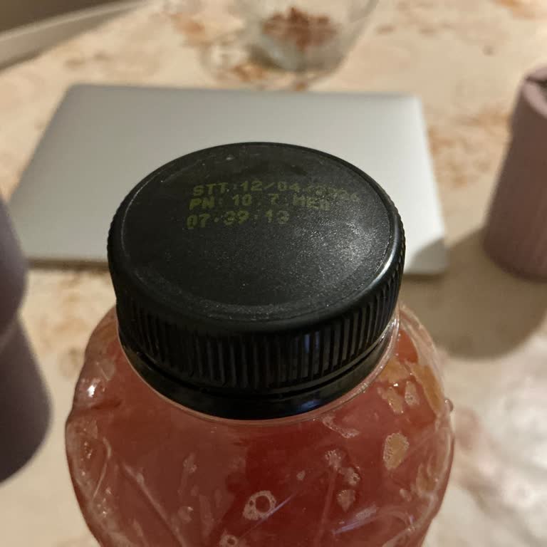 Exotic Markalı Şişesi Şişmiş Ve Gaz Çıkan, Son Kullanma Tarihi Geçmemiş Meyve Suyu