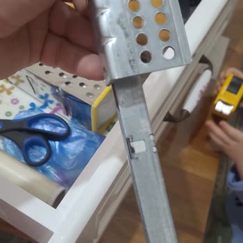 Samet Çekmece Rayı Plastik Pimleri Kırıldı, Yedek Parça Talebi