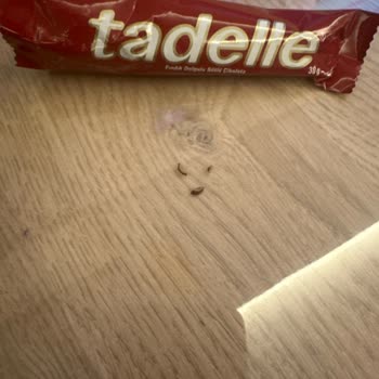 Tadelle Çikolata İçinde Fındık Kabuğu: Diş Kırılma Riski