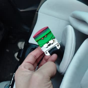 Kraft Cube Signal Oto Koltuğunda Kırılan Emniyet Kemer Tokası Çocuk Güvenliğini Tehdit Ediyor