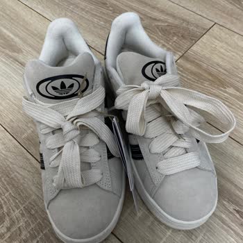 Adidas'tan Gelen Ayakkabının Kutusunda İki Sol Tek Ayakkabı Var