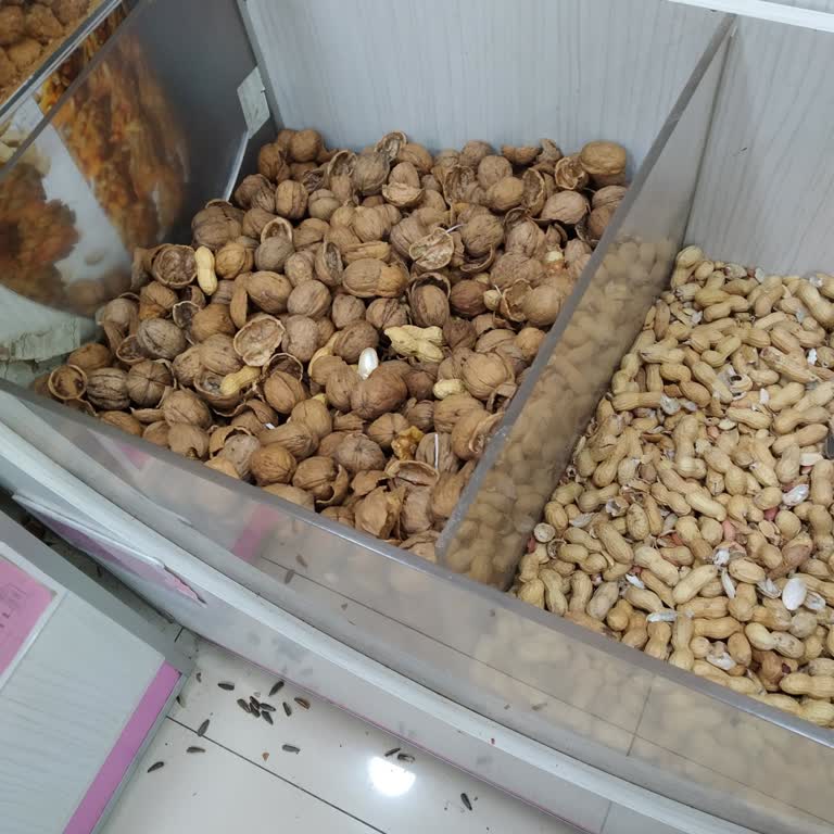 Halktan Kuruyemiş Şubesinde Kirli Ürün Ve İlgisiz Personel