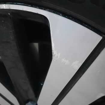 Tüvtürk Muayenesi Sonrası Ön Sağ Jant Ve Lastik Hasarı İçin Tazmin Talebi