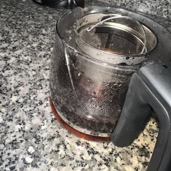 Camı Kısa Sürede Çatlayan Altus Çaycı İçin Garanti Talebi