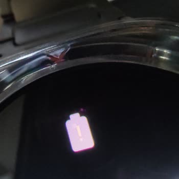 Galaxy Watch Ultra 2025 Sadece Kendi Şarj Aletiyle Çalışıyor, Kablosuz Şarj Yok!