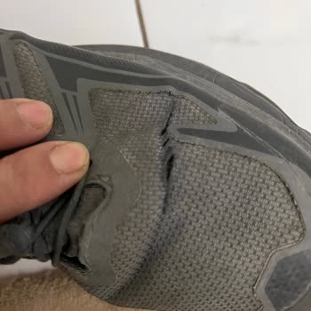 Su Geçirmez Olarak Satılan Ayakkabının Yanlardan Açılması Ve Sızıntı Sorunu