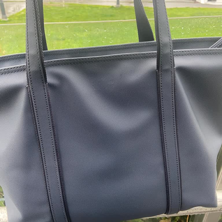 Lacoste Çantamda Düşen Logo İçin Ücretli Tamir Talebim