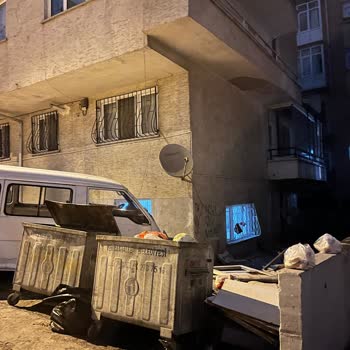 Yenimahalle Belediyesi Çöp Toplamıyor, Demetevler'de Böcek İstilasına Yol Açıyor