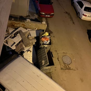 Yenimahalle Belediyesi Çöp Toplamıyor, Demetevler'de Böcek İstilasına Yol Açıyor