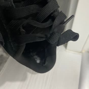 Kısa Sürede Bozulan Ayakkabı İçin Garanti Ve Mağaza İlgisizliği Şikayeti