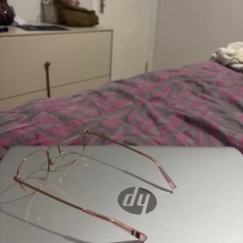 Atasun Optik Metroport Şubesinde Tommy Gözlüğünün Sol Sapı Sürekli Yamuluyor Ve Çözüm Bulamıyor